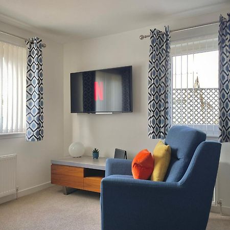 Bright 2-Bedroom Apartment With Parking In Montrose Exteriér fotografie