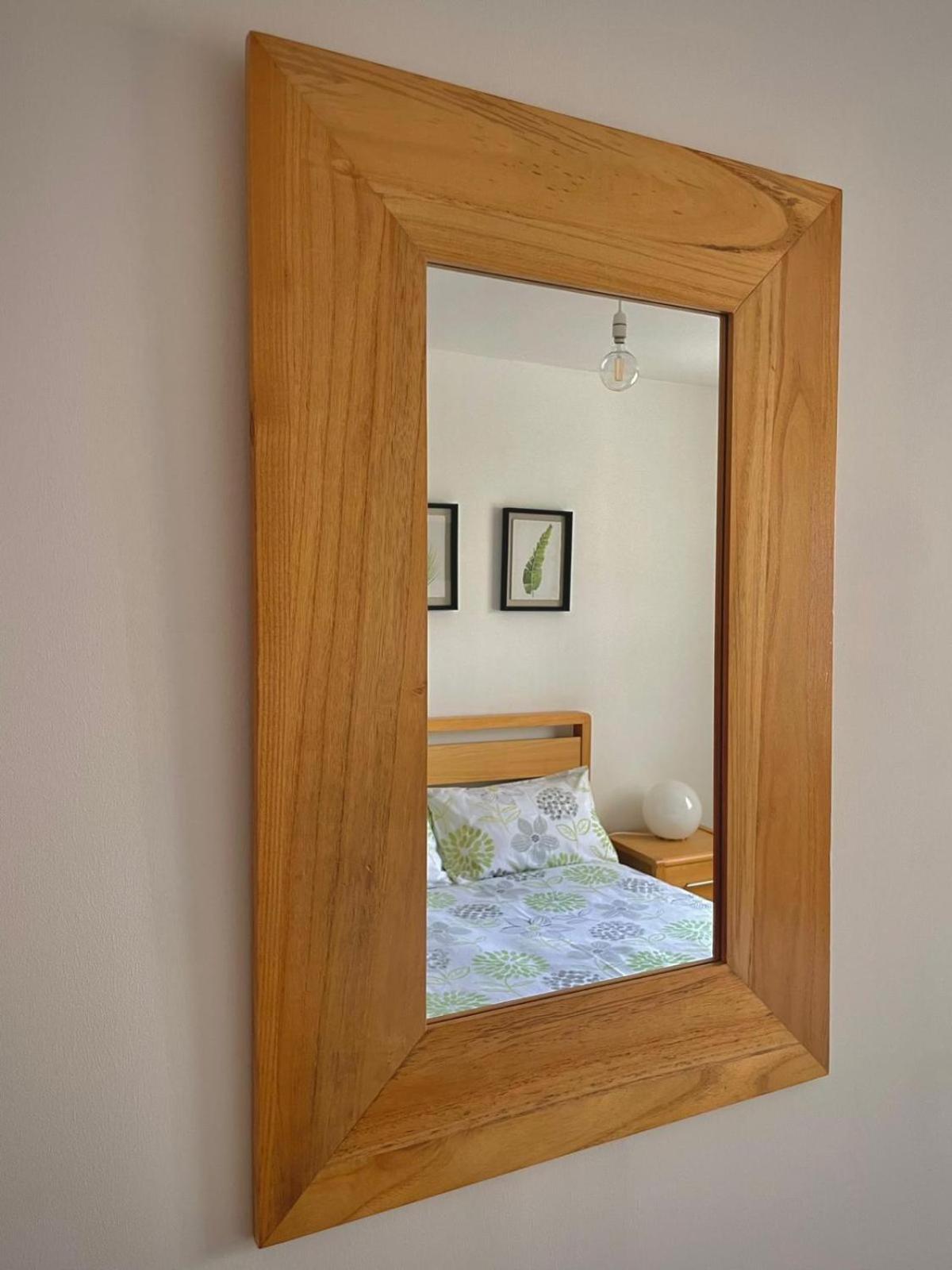 Bright 2-Bedroom Apartment With Parking In Montrose Exteriér fotografie